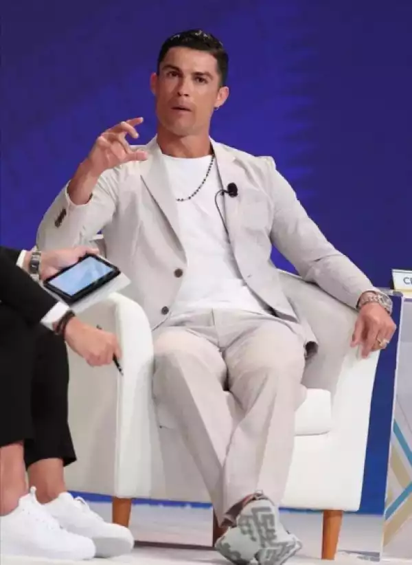 Cristiano Ronaldo Wears Diamonds Worth £630k (N256m) At Dubai Soccer Awards (Photos)